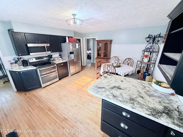 1013 E Broadway Highway, Charlotte, MI 48813