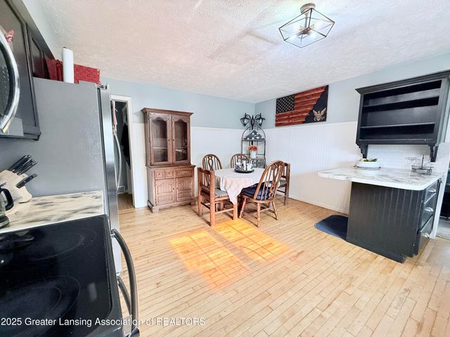 1013 E Broadway Highway, Charlotte, MI 48813