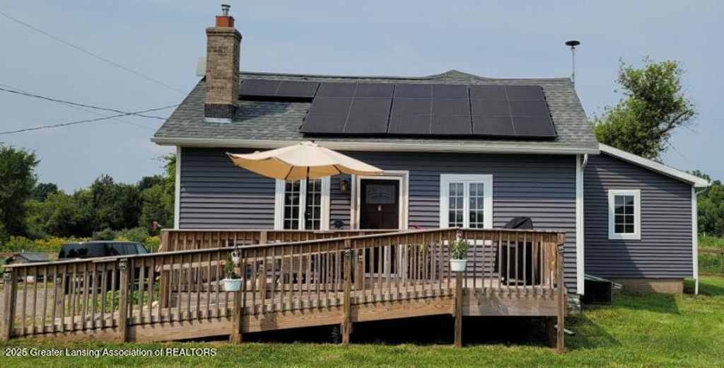 1013 E Broadway Highway, Charlotte, MI 48813