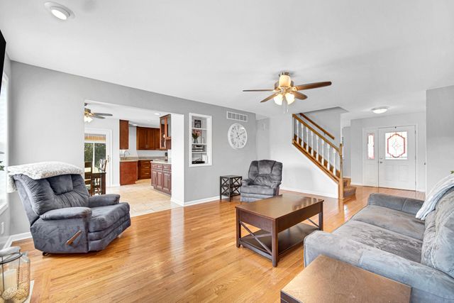 679 N 700 W, Hobart, IN 46342