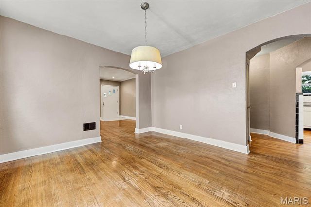 6563 Hoffman Avenue, St Louis, MO 63139