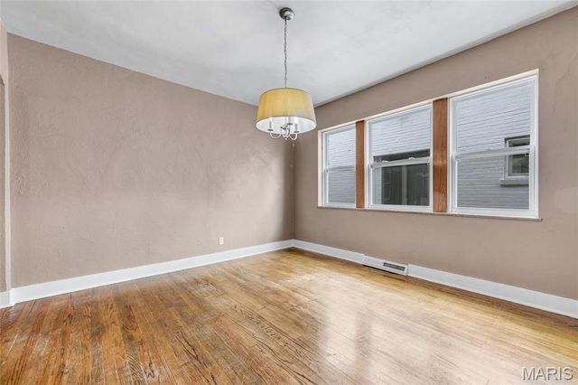 6563 Hoffman Avenue, St Louis, MO 63139