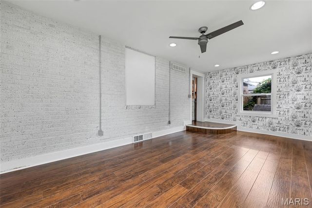 6563 Hoffman Avenue, St Louis, MO 63139