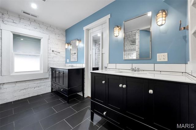 6563 Hoffman Avenue, St Louis, MO 63139