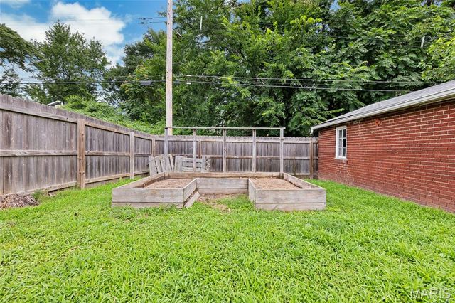 6563 Hoffman Avenue, St Louis, MO 63139