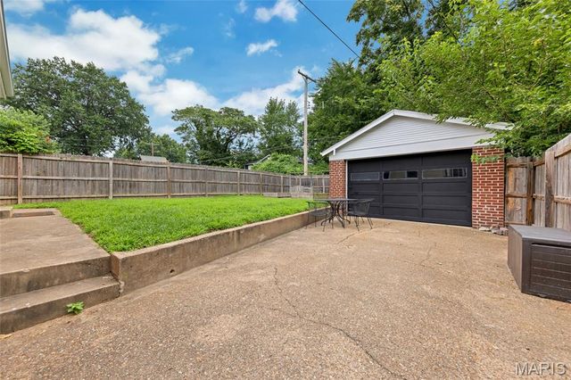 6563 Hoffman Avenue, St Louis, MO 63139