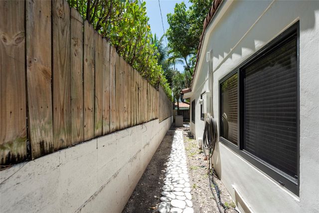 3412 Leigh Rd, Pompano Beach, FL 33062