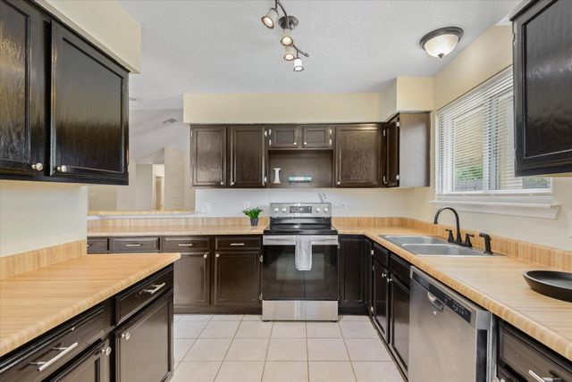 2507 Kings Chapel Road, Friendswood, TX 77546