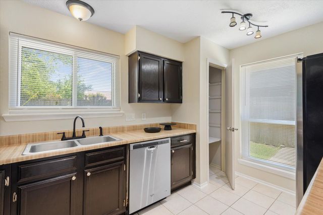 2507 Kings Chapel Road, Friendswood, TX 77546