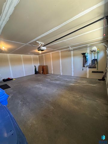 6509 S Tomar Rd Apt 3, Sioux Falls, SD 57108