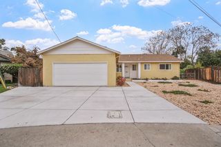 201 Eagle Ct, Modesto, CA 95350