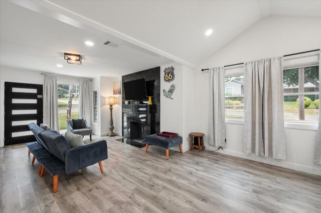 2859 W Brooklyn Avenue, Dallas, TX 75211