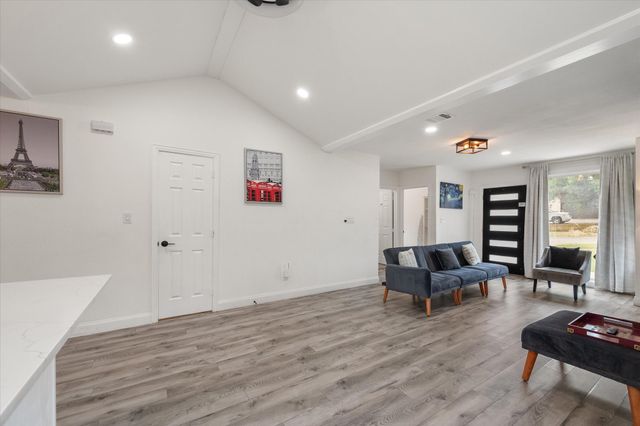 2859 W Brooklyn Avenue, Dallas, TX 75211