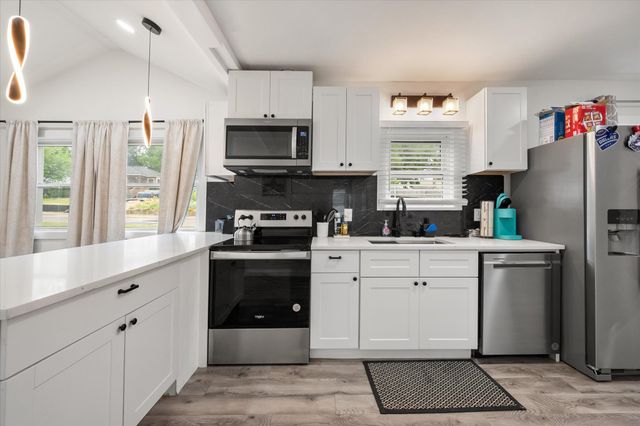 2859 W Brooklyn Avenue, Dallas, TX 75211