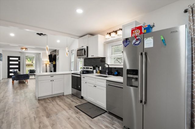 2859 W Brooklyn Avenue, Dallas, TX 75211