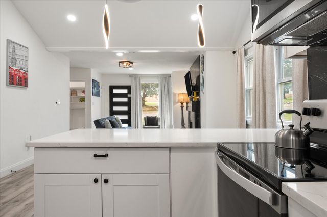 2859 W Brooklyn Avenue, Dallas, TX 75211