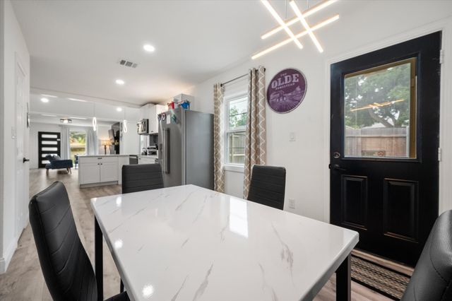 2859 W Brooklyn Avenue, Dallas, TX 75211