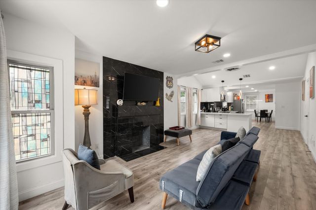 2859 W Brooklyn Avenue, Dallas, TX 75211