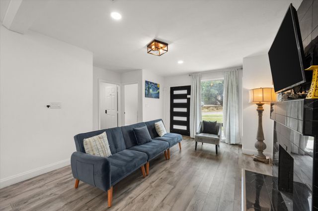 2859 W Brooklyn Avenue, Dallas, TX 75211
