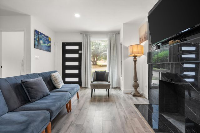 2859 W Brooklyn Avenue, Dallas, TX 75211