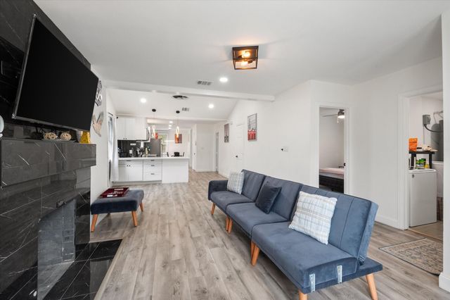 2859 W Brooklyn Avenue, Dallas, TX 75211