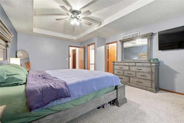 2306 NW Park Meadows Drive, Ankeny, IA 50023