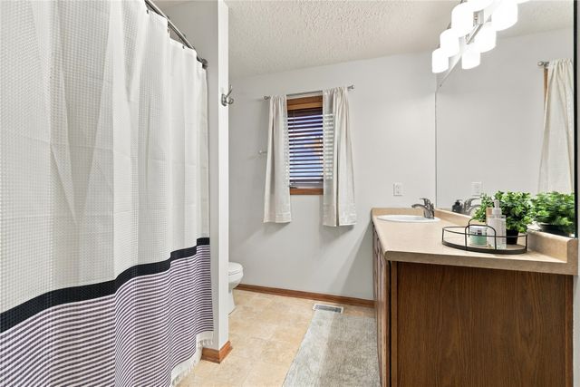 2306 NW Park Meadows Drive, Ankeny, IA 50023