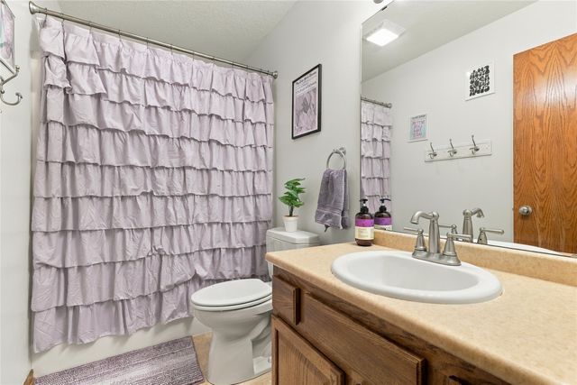 2306 NW Park Meadows Drive, Ankeny, IA 50023