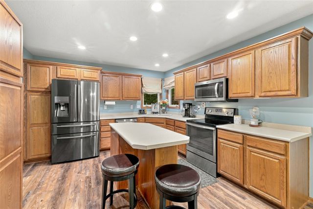 2306 NW Park Meadows Drive, Ankeny, IA 50023