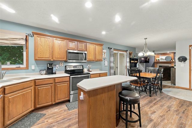 2306 NW Park Meadows Drive, Ankeny, IA 50023
