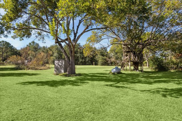 1515 Algoa Friendswood Road, Alvin, TX 77511