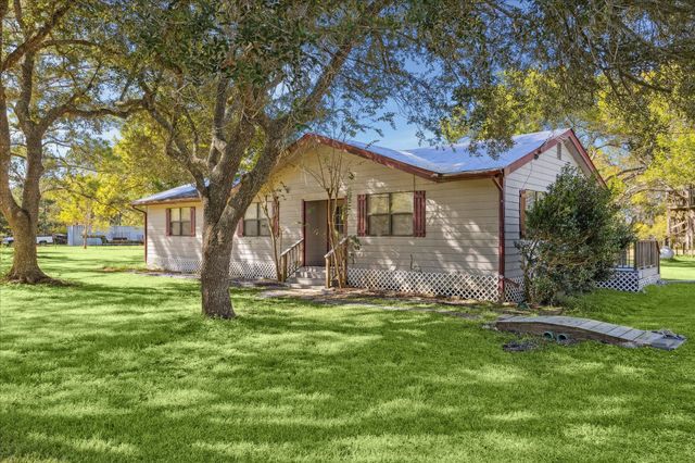 1515 Algoa Friendswood Road, Alvin, TX 77511