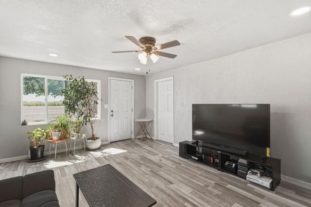 394 S West, Merced, CA 95341