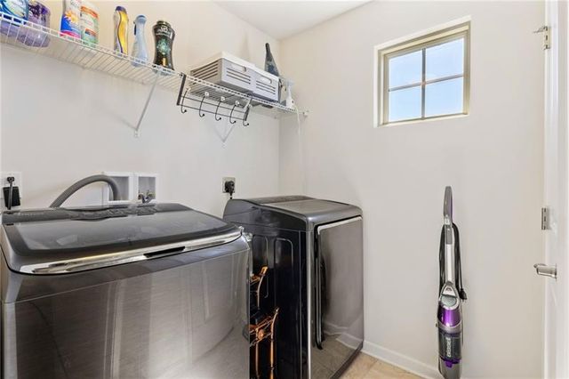 2020 connecticut ln, Franklin Park, PA 15143