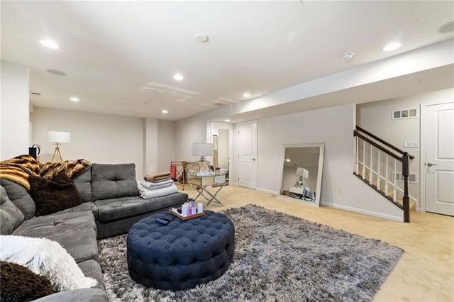 2020 connecticut ln, Franklin Park, PA 15143