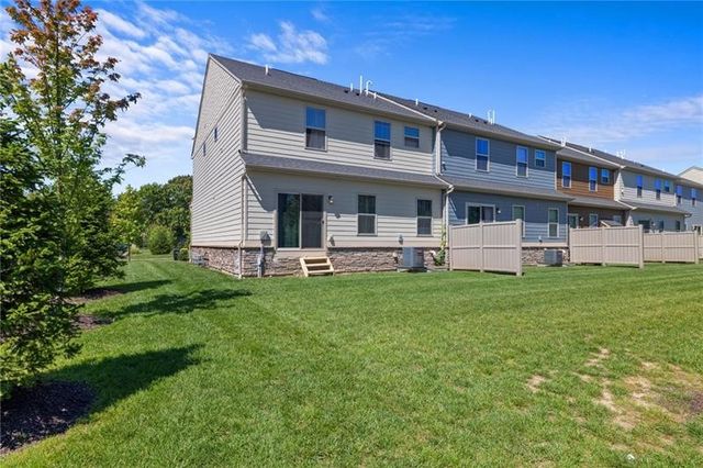 2020 connecticut ln, Franklin Park, PA 15143