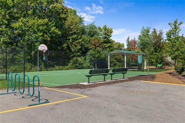 2020 connecticut ln, Franklin Park, PA 15143