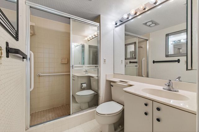 5771 Fairway Park Court 205, Boynton Beach, FL 33437