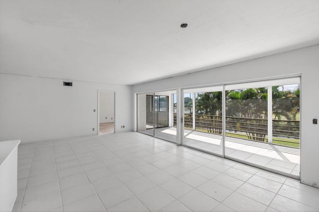 5771 Fairway Park Court 205, Boynton Beach, FL 33437