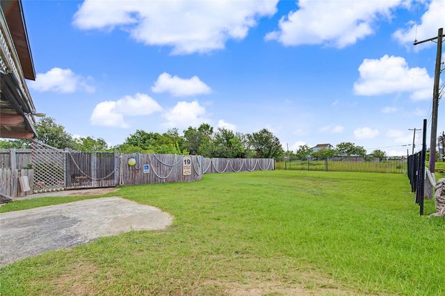 1019 Sunset Drive, San Leon, TX 77539