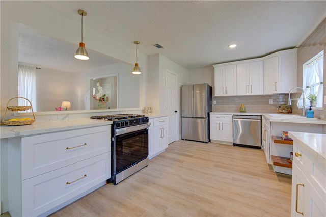 3221 Durhill Street, Houston, TX 77025