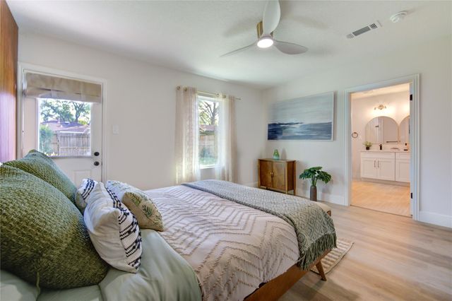 3221 Durhill Street, Houston, TX 77025