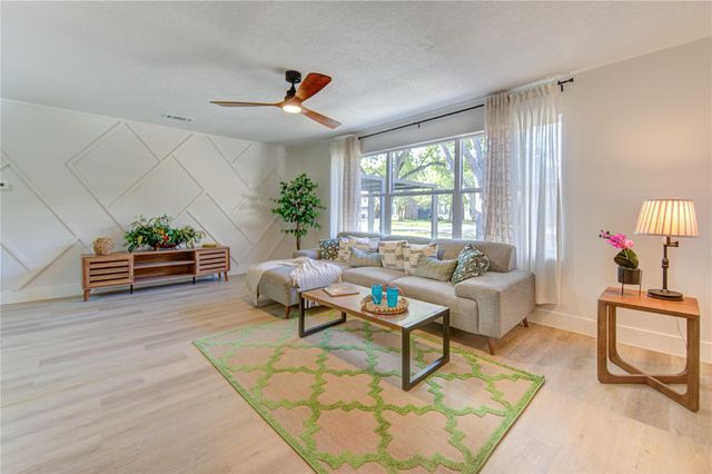 3221 Durhill Street, Houston, TX 77025