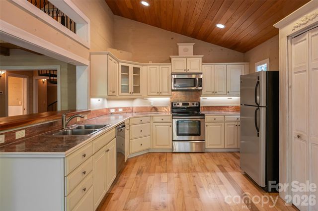 3999 Laurel Park Highway, Hendersonville, NC 28739