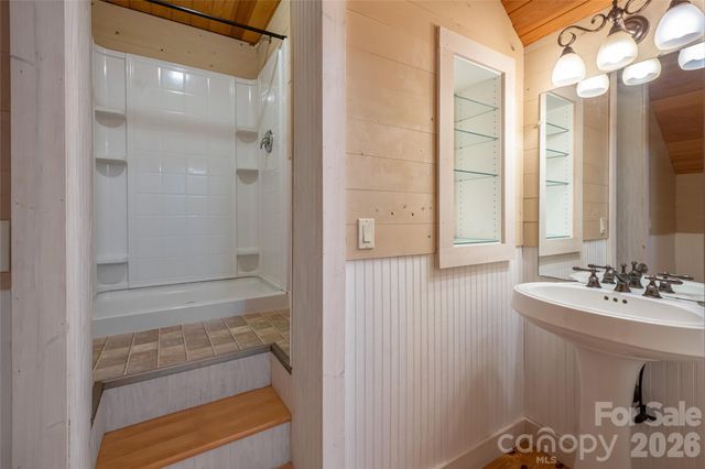 3999 Laurel Park Highway, Hendersonville, NC 28739