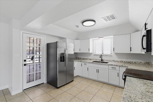 6622 W Peck Drive, Glendale, AZ 85301