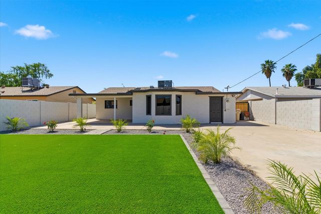 6622 W Peck Drive, Glendale, AZ 85301