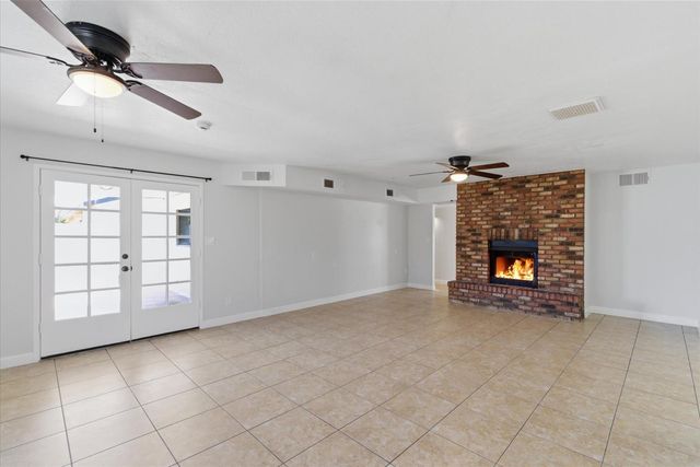 6622 W Peck Drive, Glendale, AZ 85301