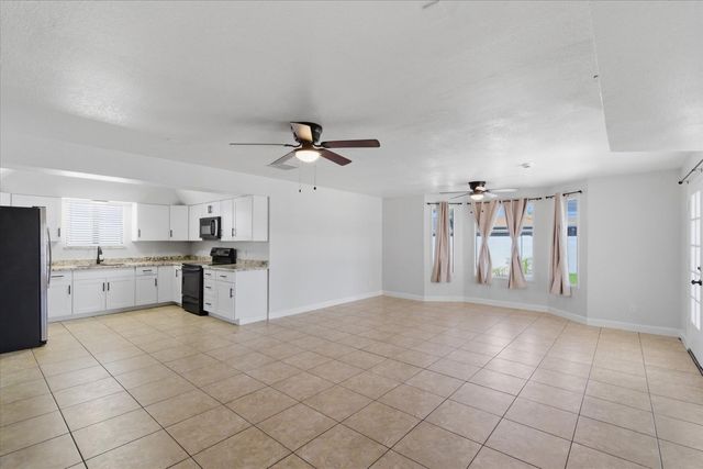 6622 W Peck Drive, Glendale, AZ 85301