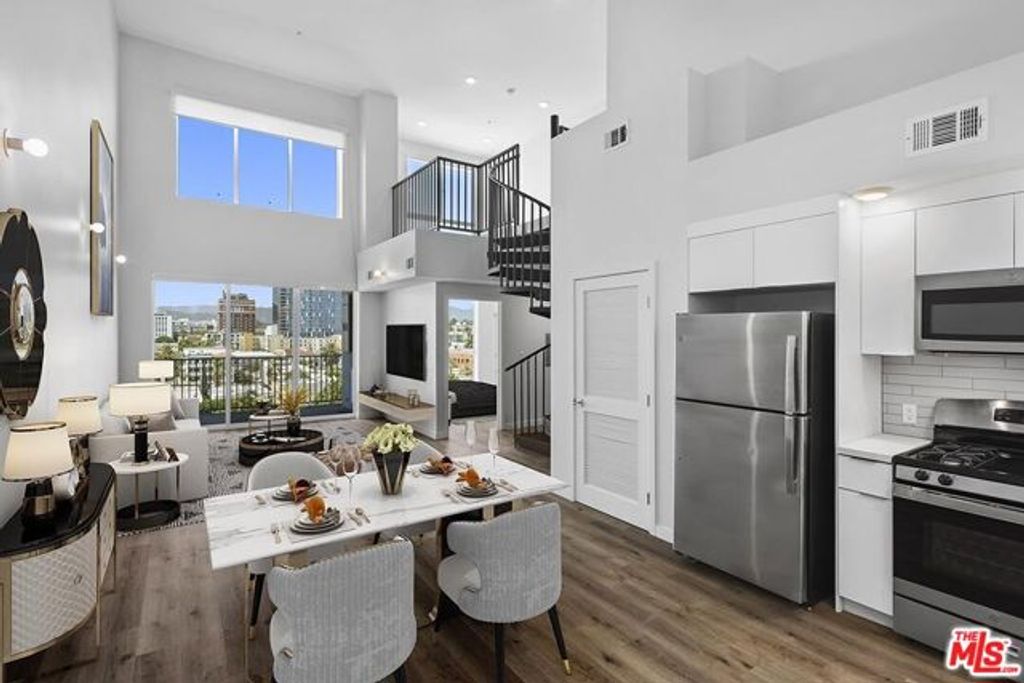 2783 Francis Avenue 609, Los Angeles, CA 90005